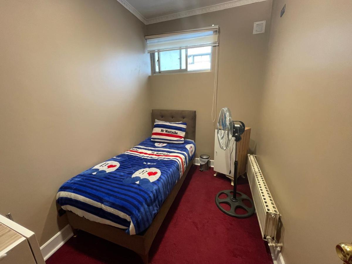Quarto Individual com Chuveiro e Vaso Sanitário Compartilhados